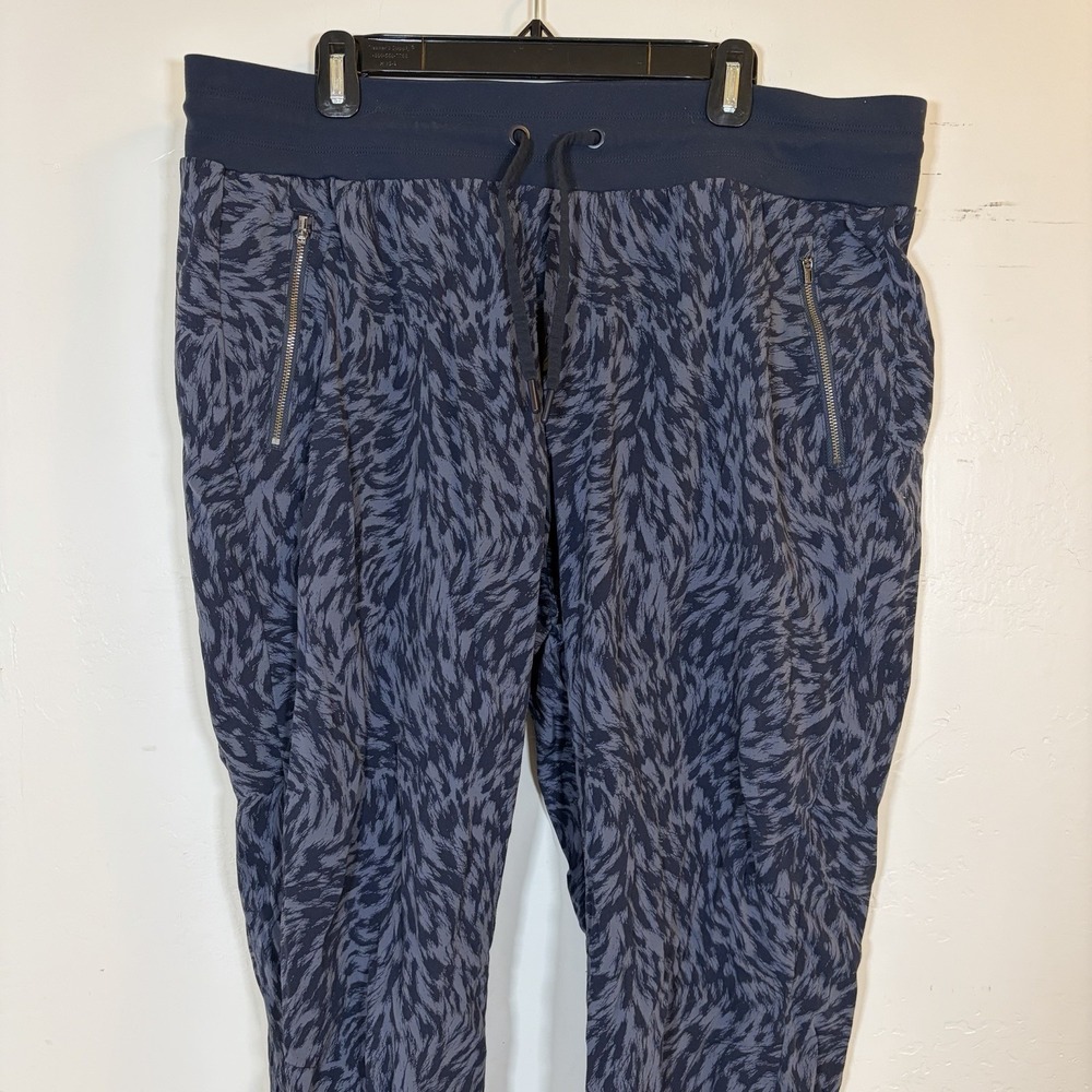 Athleta Trekkie North Printed Crop 23" Jogger Women's 18 Navy Blue‎ Zip Pockets